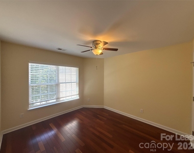 2413 Merryvale Way - Photo Thumbnail 17