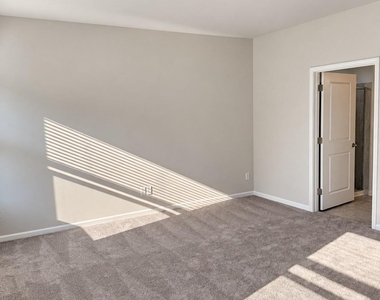 349 Reinhart Drive - Photo Thumbnail 4