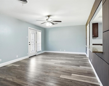 705 Vine Street - Photo Thumbnail 3