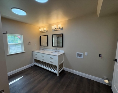 705 Vine Street - Photo Thumbnail 17