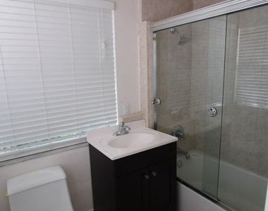 4565 N Ocean Drive - Photo Thumbnail 8