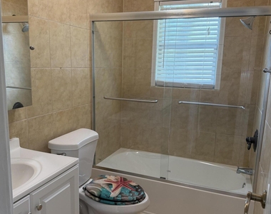 4565 N Ocean Drive - Photo Thumbnail 11