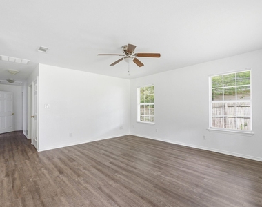 604 S Maxey Street - Photo Thumbnail 6