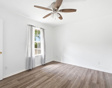 604 S Maxey Street - Photo Thumbnail 12