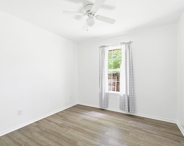 604 S Maxey Street - Photo Thumbnail 5