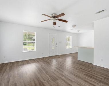 604 S Maxey Street - Photo Thumbnail 4