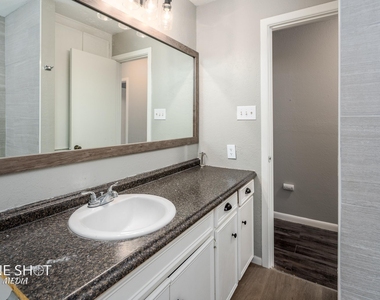 912 N Judge Ely Street - Photo Thumbnail 9