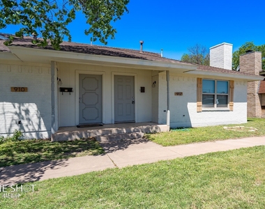 912 N Judge Ely Street - Photo Thumbnail 1