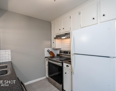 912 N Judge Ely Street - Photo Thumbnail 3