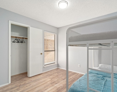 2334 Dartmouth Drive - Photo Thumbnail 7