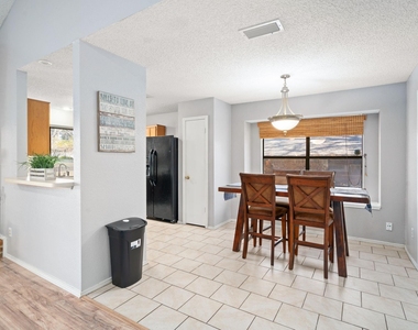 2334 Dartmouth Drive - Photo Thumbnail 2