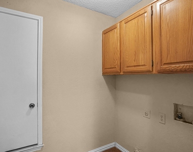 2134 Reverchon Drive - Photo Thumbnail 17