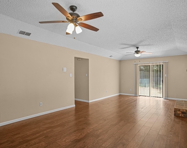 2134 Reverchon Drive - Photo Thumbnail 4