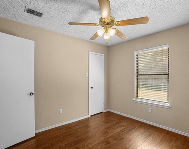 2134 Reverchon Drive - Photo Thumbnail 18