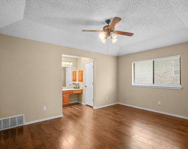 2134 Reverchon Drive - Photo Thumbnail 10