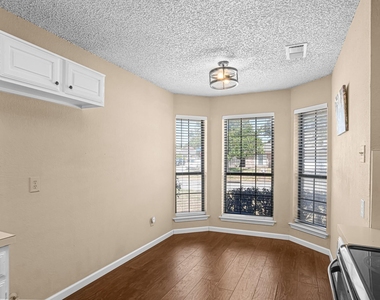 2134 Reverchon Drive - Photo Thumbnail 9