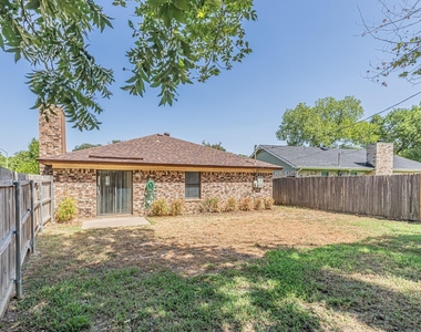 2134 Reverchon Drive - Photo Thumbnail 23