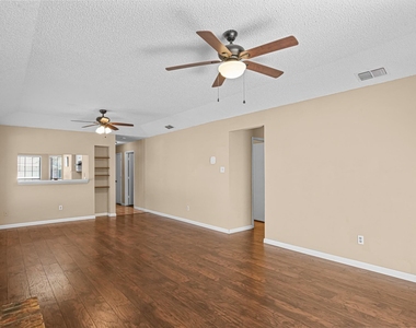 2134 Reverchon Drive - Photo Thumbnail 5