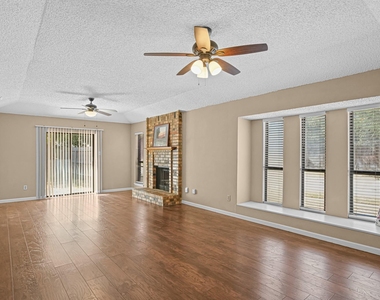 2134 Reverchon Drive - Photo Thumbnail 3