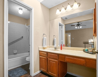 2134 Reverchon Drive - Photo Thumbnail 14