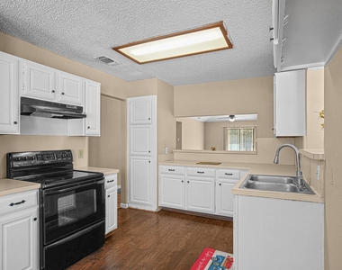 2134 Reverchon Drive - Photo Thumbnail 6