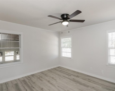 309 Buhler Drive - Photo Thumbnail 8