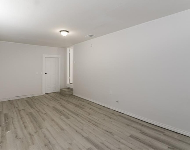 309 Buhler Drive - Photo Thumbnail 12
