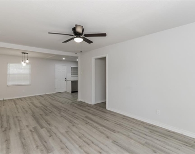 309 Buhler Drive - Photo Thumbnail 4