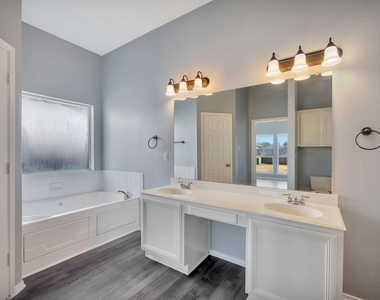 3226 Eagle Lane - Photo Thumbnail 17