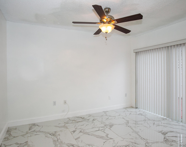 4254 Sw 72nd Way - Photo Thumbnail 4