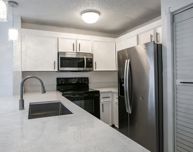 4254 Sw 72nd Way - Photo Thumbnail 3