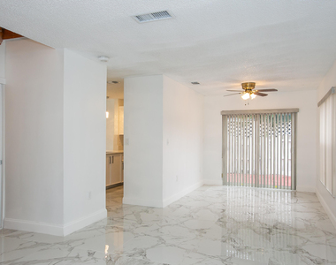 4254 Sw 72nd Way - Photo Thumbnail 1