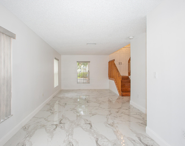 4254 Sw 72nd Way - Photo Thumbnail 2