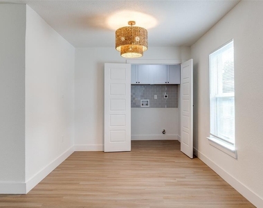 10733 Sandalwood Drive - Photo Thumbnail 8
