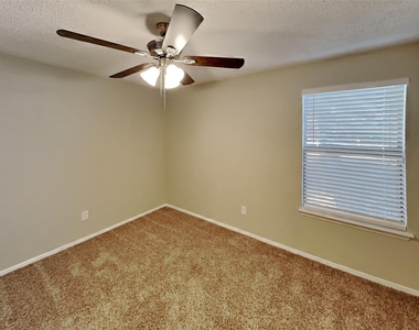 4404 Timber Run Drive - Photo Thumbnail 14