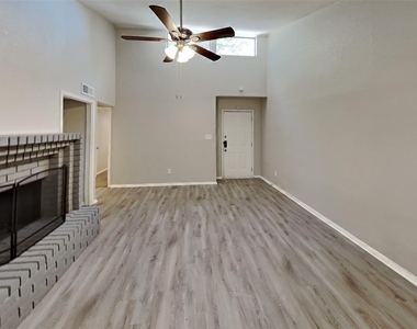 4404 Timber Run Drive - Photo Thumbnail 2