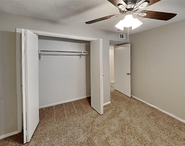 4404 Timber Run Drive - Photo Thumbnail 12