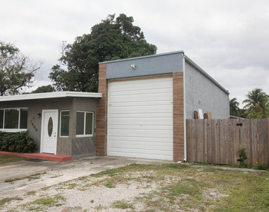 1650 Ne 44th Street - Photo Thumbnail 3