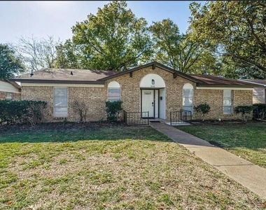 1606 Travis Street - Photo Thumbnail 1