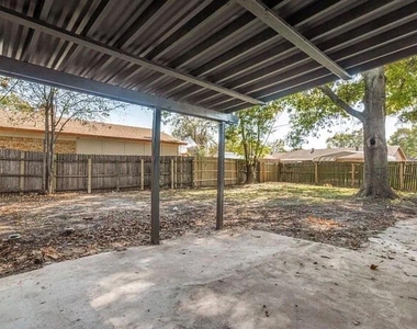 1606 Travis Street - Photo Thumbnail 22