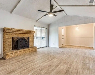 1606 Travis Street - Photo Thumbnail 7