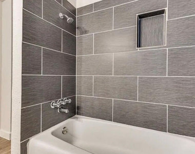 1606 Travis Street - Photo Thumbnail 21