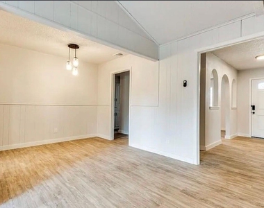 1606 Travis Street - Photo Thumbnail 9