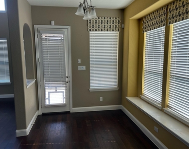 2721 Hammock Lake Drive - Photo Thumbnail 6