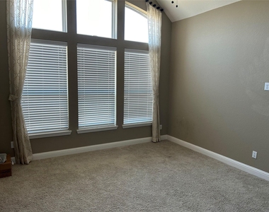 2721 Hammock Lake Drive - Photo Thumbnail 8