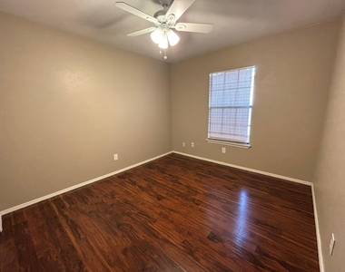 4121 Driscoll Drive - Photo Thumbnail 9