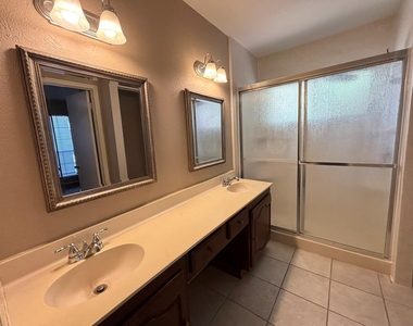 4121 Driscoll Drive - Photo Thumbnail 7