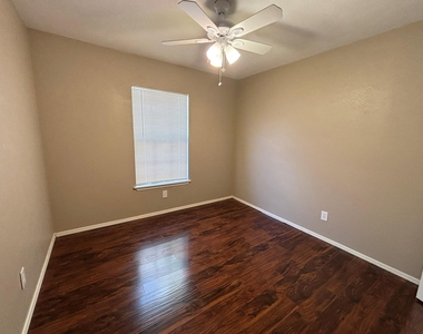 4121 Driscoll Drive - Photo Thumbnail 8