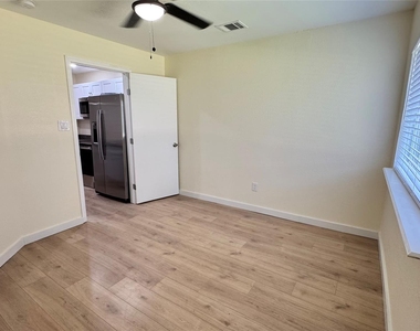 2309 Balsam Drive - Photo Thumbnail 13