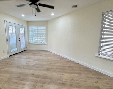 2309 Balsam Drive - Photo Thumbnail 8